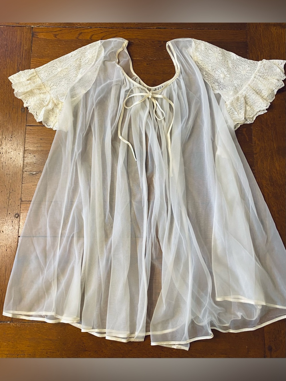 VTG 60s Movie Star Sheer White Peignoir Robe Lace Flutter Sleeve Made in USA L